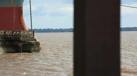 On port. 库存影片 12370541