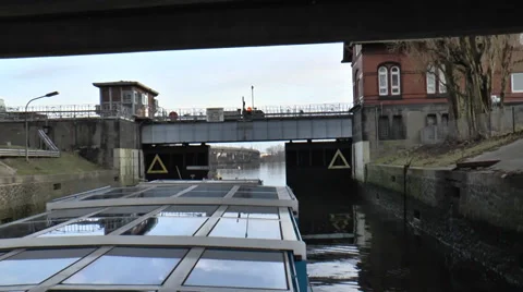 Port of Hamburg-Lock gate 2-3 Video stock 33749219