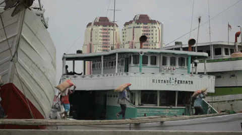 Port hard worker Stock Footage 33850545