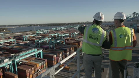 Port workers overlooking operations Video stock 171594513
