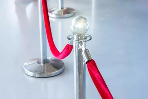 Portable Barrier for Queue Control. Red security rope by red carpet. Foto stock
