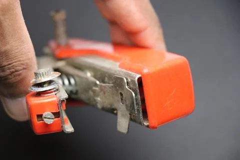 Portable sewing machine with close up of needle inserting part Foto stock