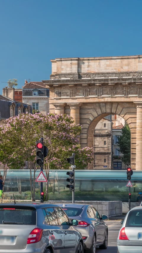 Porte de Bourgogne timelapse hyperlapse, medieval gate in Bordeaux Stock Footage 321889574