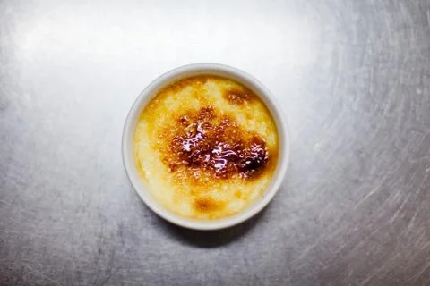 Portion of creme brulee dessert Stock Photos