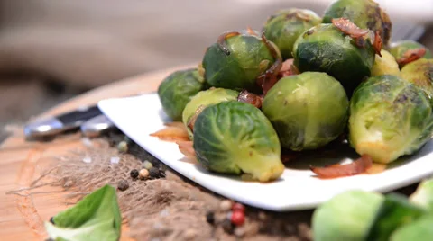 Portion of fried brussel sprouts (loopable) Stock Footage