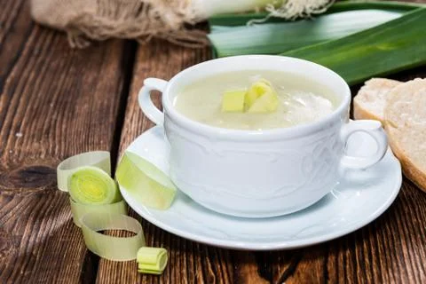 Portion of leek soup Foto stock