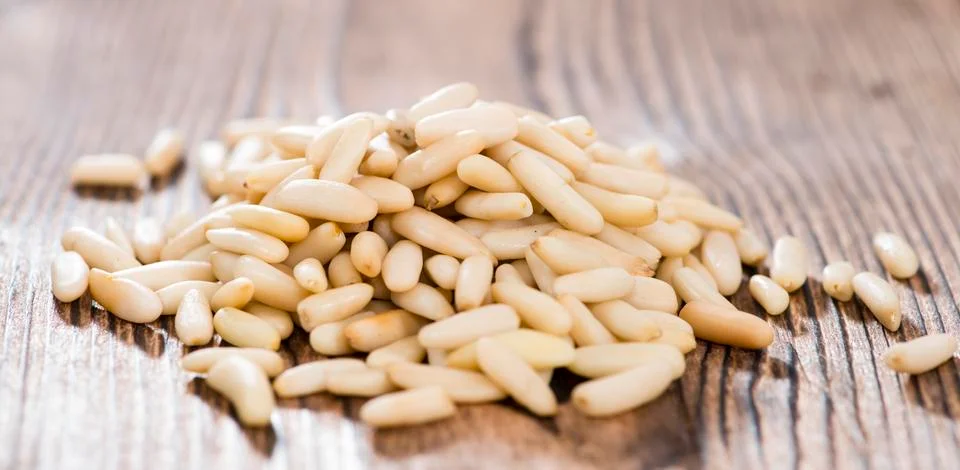 Portion of pine nuts Foto stock