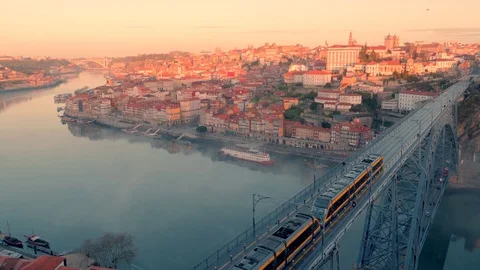Porto view from Vila Nova de Gaia with Dom Luis 1 Bridge, Portugal Vídeo Stock 104484740