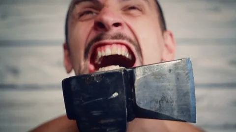 Portrait of an aggressive maniac with an axe Stockbeeldmateriaal 94822377