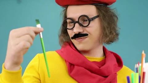 A portrait of an artist selects brushes Stock Footage 160033283