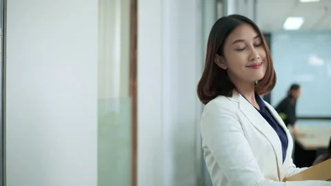 Portrait of Asian business woman is smiling in office Stock Footage