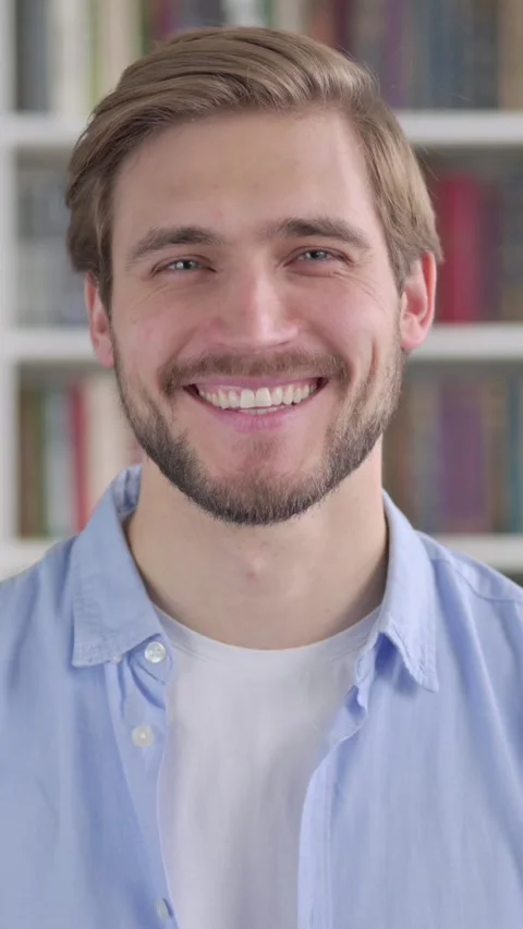 Portrait of Attractive Man Smiling at Camera, Vertical Video Vídeos de archivo 339579200