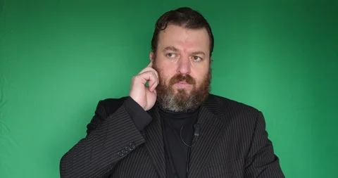 Portrait of bearded security man in front of green screen Vídeo Stock 122281431