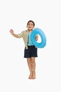 Portrait of a boy holding an inflatable ring Stockfoto's