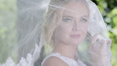 Portrait of a bride close-up on wedding day. walk in the park Stockbeeldmateriaal 81469160