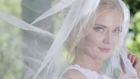 Portrait of a bride close-up on wedding day. walk in the park Vídeos de archivo 81469362