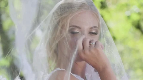 Portrait of a bride close-up on wedding day. walk in the park Stockbeeldmateriaal 81469845