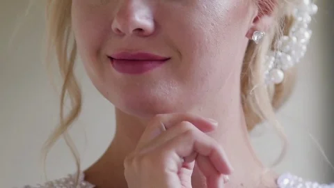 Portrait of a bride close-up on wedding day. walk in the park 動画素材 81553126