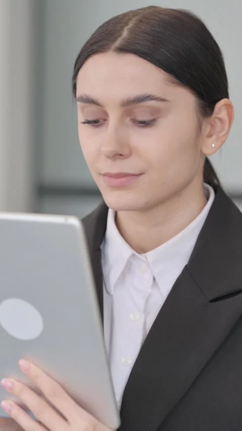 Portrait of Businesswoman using Tablet Computer, vertical Stock Footage 326293960