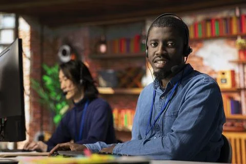 Portrait of call center tech engineer assisting users with updating software Foto stock