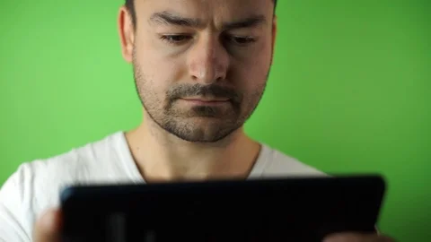 Portrait of a casual man with tablet compute green screen background 스톡 동영상 87280846