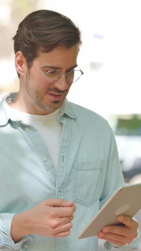 Portrait of Casual Young Man Doing Video Chat on Tablet Outdoor Vídeo Stock 319964771
