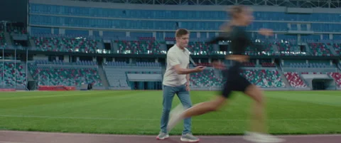 Portrait of Caucasian trainer measuring lap time, happy with the runner results Vidéo 158788302