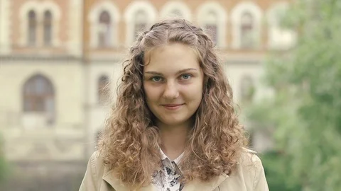 Portrait of College Student looking into the camera. Vídeo Stock 90099492