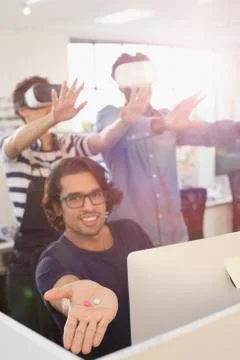 Portrait computer programmers testing virtual reality simulators Stockfoto's