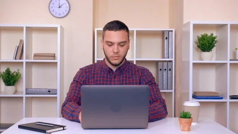 Portrait disgruntled employee at work Stock Footage 86249694