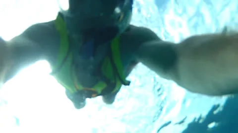 Portrait dive and skim Video stock 24337444