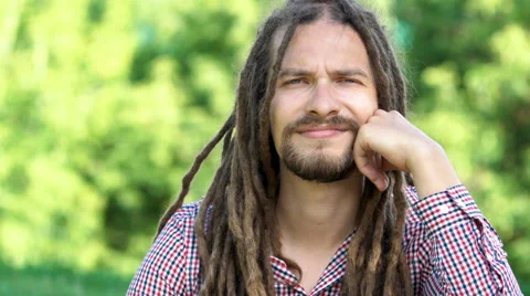 Portrait of dreadlock man Vídeo Stock 64870572