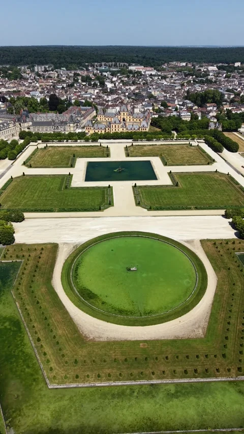 Portrait Drone View of Château de Fontainebleau Grand Parterre Stock Footage 338433699