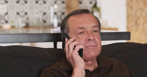 Portrait in elderly caucasian man talking phone answer. Serious worried senior Vídeo Stock 277600541