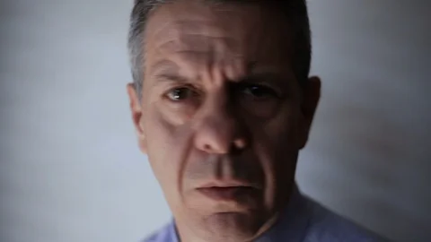 Portrait of an Elderly man makes the Sign of No with his head not agreeing  Vidéo 100922497