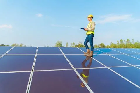 Portrait of engineer man or worker, people, with solar panels or solar cells  Foto stock