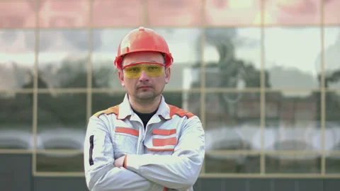 Portrait of an engineer or builder. Stockbeeldmateriaal 128110887