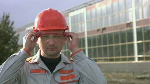 Portrait of an engineer or builder. Slow motion 2x. Stock-Footage 128111411