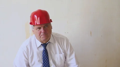 Portrait Of Experienced Construction Engineer insite, Senior Man Building. Видео 95332104