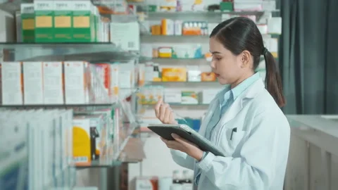 Portrait of female pharmacist using tablet in a modern pharmacy drugstore. Stock Footage 204827534
