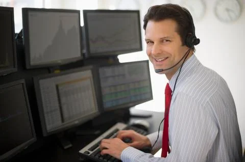 Portrait of financial worker analyzing data displayed on computer screen 스톡 사진