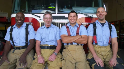 Portrait of firefighter group at station Vidéo 32738799