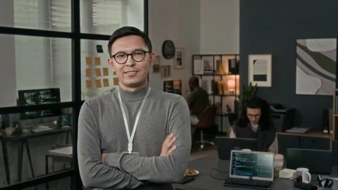 Portrait of Gen Z Software Developer Folding Arms with Smile in Modern Office 库存影片 329613830