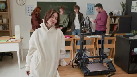 Portrait of Girl Next to 3D Printer During Class with her Teacher and classmates Stockbeeldmateriaal 335694158