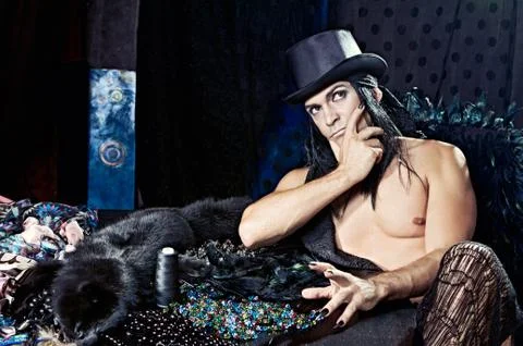 Portrait of a gothic tailor in a top hat, whos thinking of making one costume Foto stock
