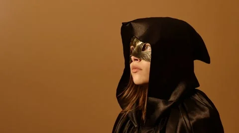 Portrait of a horror Halloween model - satanic teen girl priest or druid. 4K UHD Vídeo Stock 67983565
