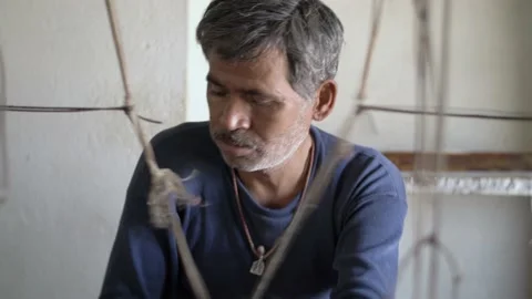 Portrait of an Indian worker operating a loom in a textile factory in India. Video stock 151902429