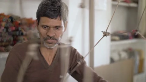 Portrait of an Indian worker operating a loom in a textile factory in India. Stock Footage 151902530