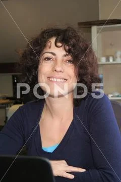 Portrait indoor for mature woman with brunette hairs Stock Photos
