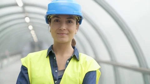 Portrait of industrial engineer with security hat and lifevest Stock Footage 89515652
